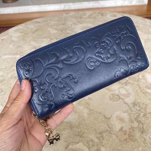 NEW Embossed Leather Long Zippered Wallet - Picture 4 of 14